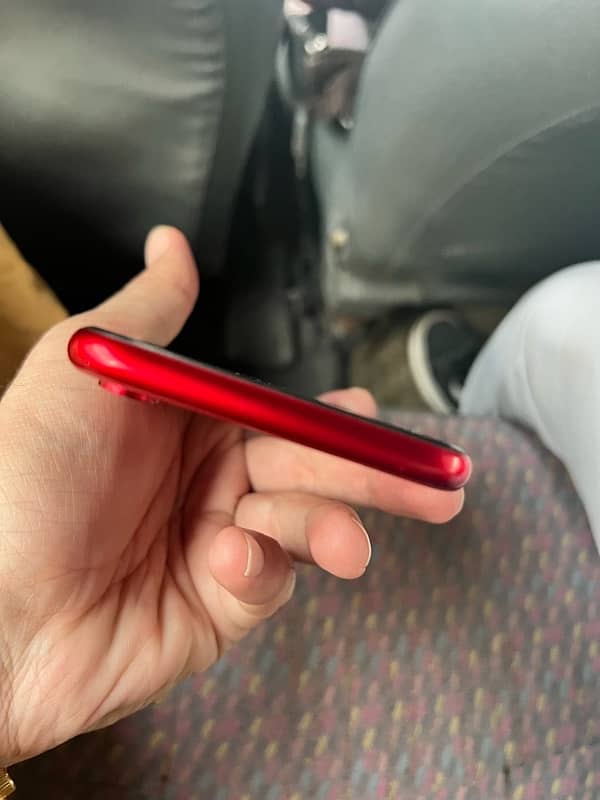 iPhone XR Red Product Non PTA 4