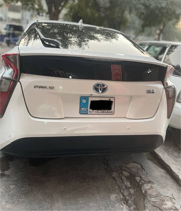 Toyota Prius 2017 1