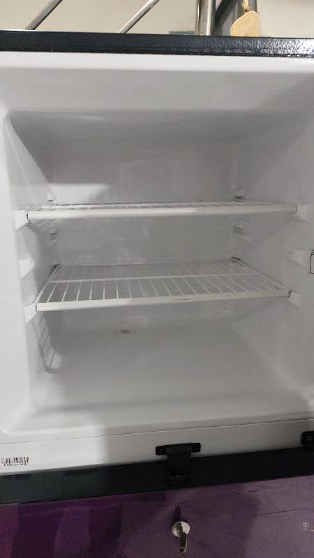 dawlance fridge brand new olny 1 year used 0