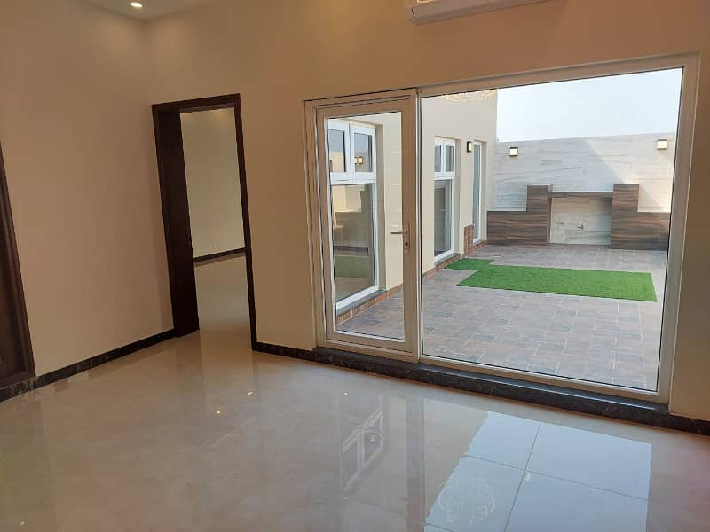 1 Kanal Brand New Modran Design House For Sale In DHA Phase 7. 43