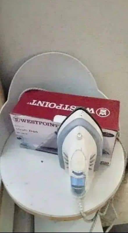 west point steam iron. 2 se 3 month use. excellent condition 3