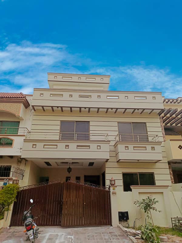 (30x60) 7 Marla House For Sale G-13/2 Islamabad 0