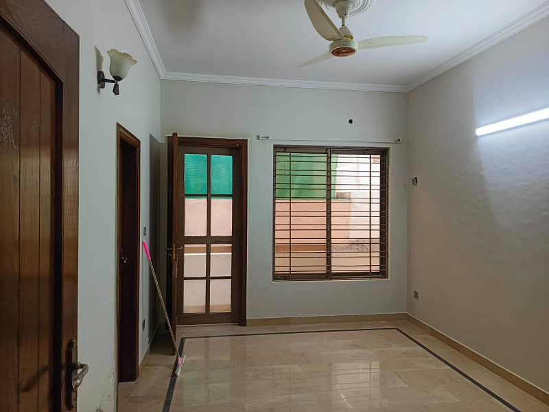 (30x60) 7 Marla House For Sale G-13/2 Islamabad 6