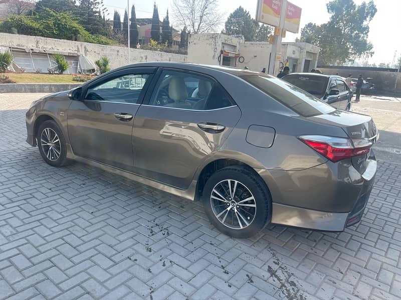 Toyota Corolla altis grandy 9