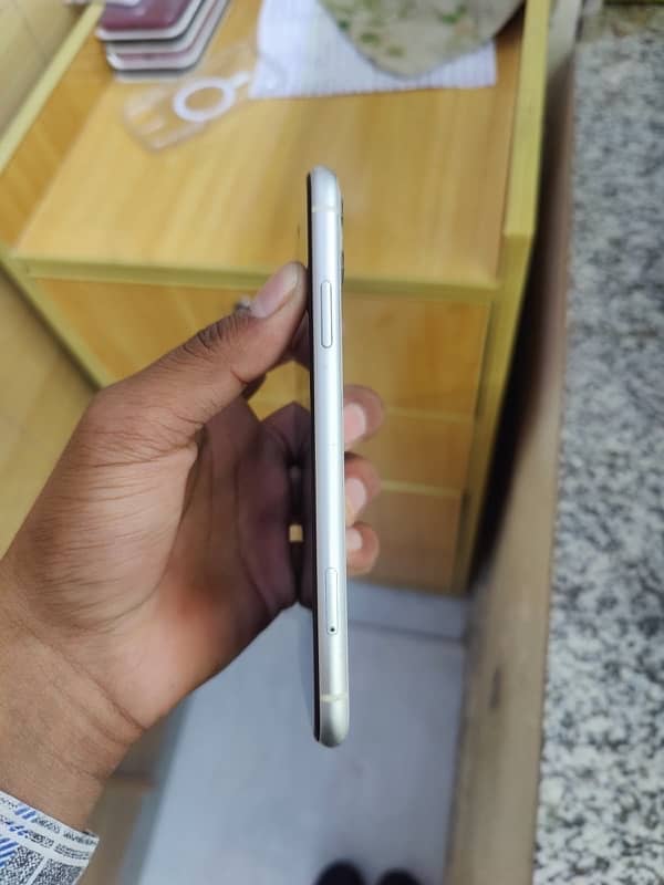 iPhone 11 factory unlock 03369081354 WhatsApp number 5