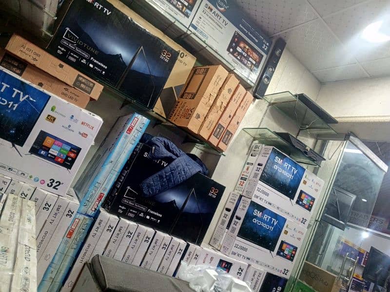 32 INCHESS Samsung smrt UHD led TV 3 year warranty 03044319412 1