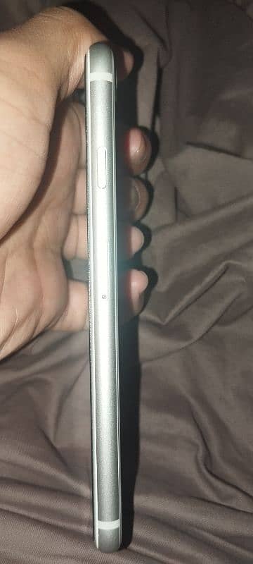 I phone 8 64 gb silver 2