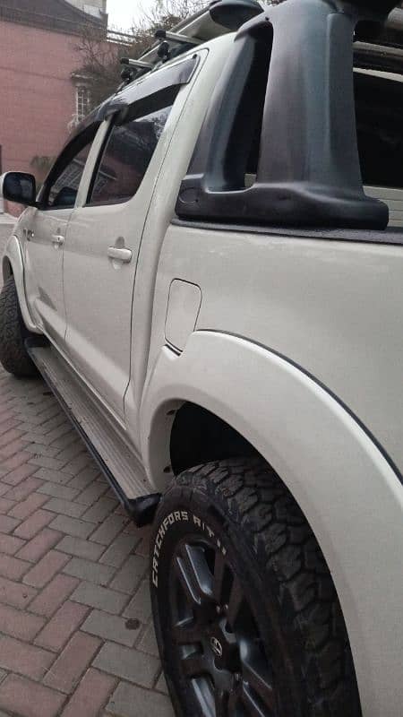 Toyota Hilux 2011 7