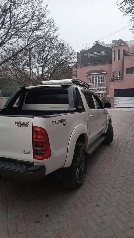 Toyota Hilux 2011 9