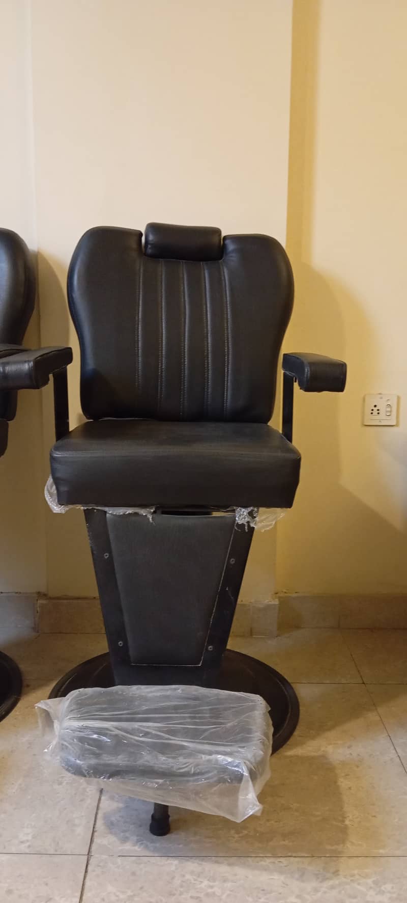 Running beauty salon chairs 1