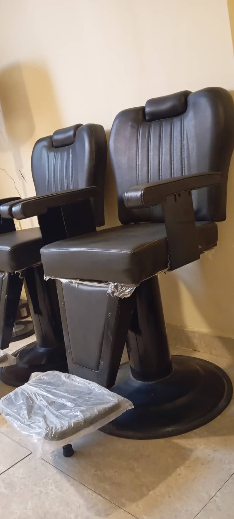 Running beauty salon chairs 3