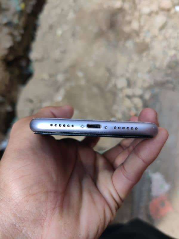 iphone 11 non PTA 4