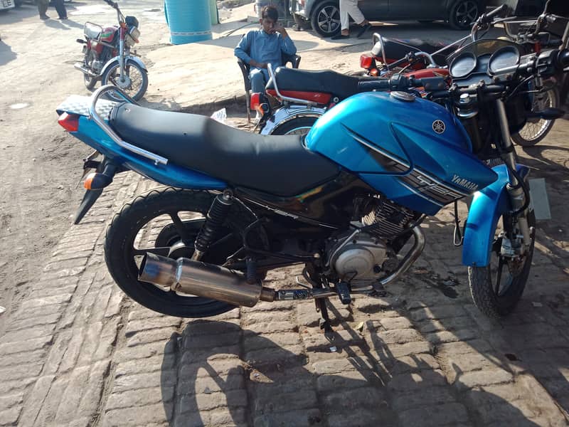 Yamaha YBR 125 ( Model 2015) Total Genuine 1