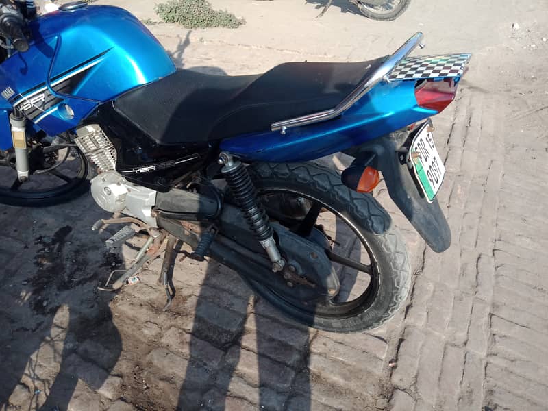 Yamaha YBR 125 ( Model 2015) Total Genuine 2