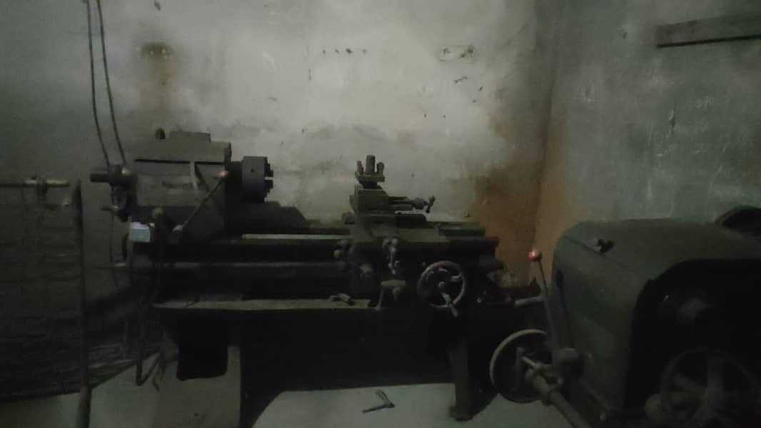 Lathe machine  2x Varma Hydraulic press 3 varma hyn 03415981877 2