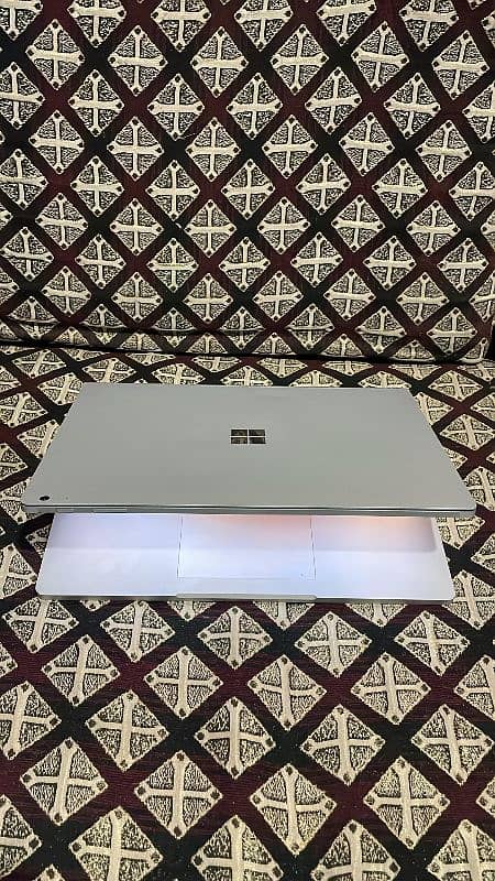 Surface Book 2 IntelCore i7 8th Gen  2GB Gtx 1060 8GB RAM 256GB  SSD 3