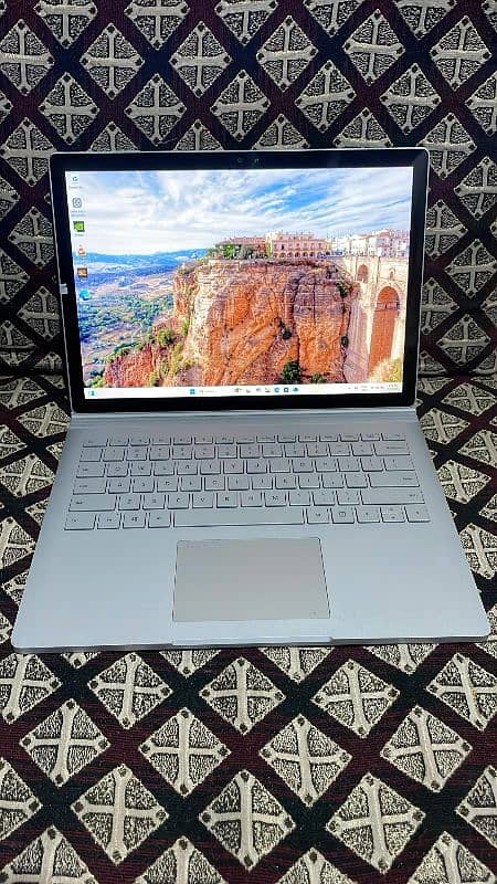 Surface Book 2 IntelCore i7 8th Gen  2GB Gtx 1060 8GB RAM 256GB  SSD 4