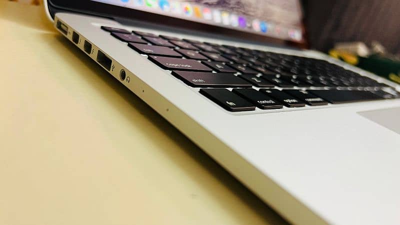 MacBook Pro 2015 (13.3" inch, Early 2015) 1