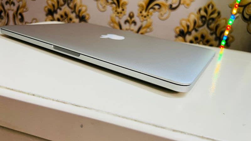 MacBook Pro 2015 (13.3" inch, Early 2015) 3