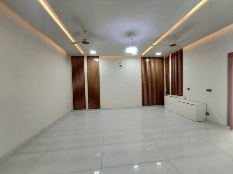 1 Kanal Luxury House For Sale In Dha Phase 1 On Prime Location 5