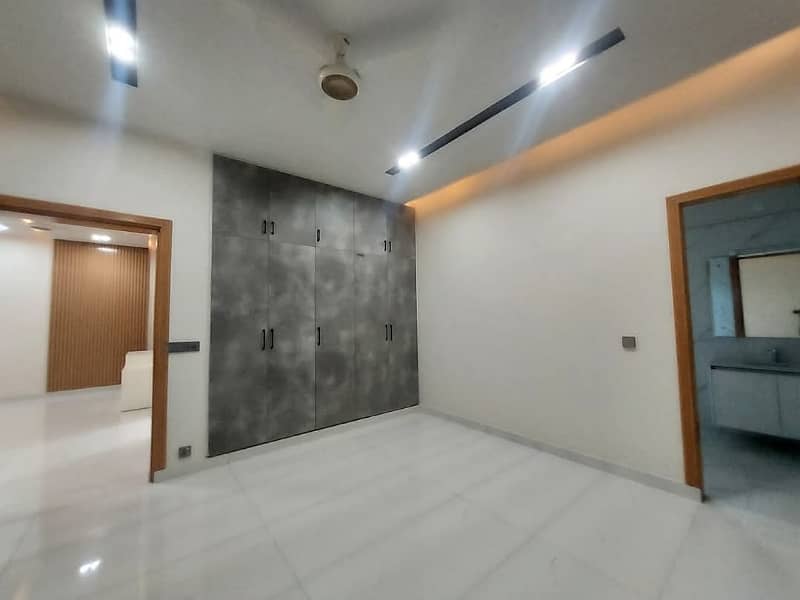 1 Kanal Luxury House For Sale In Dha Phase 1 On Prime Location 11