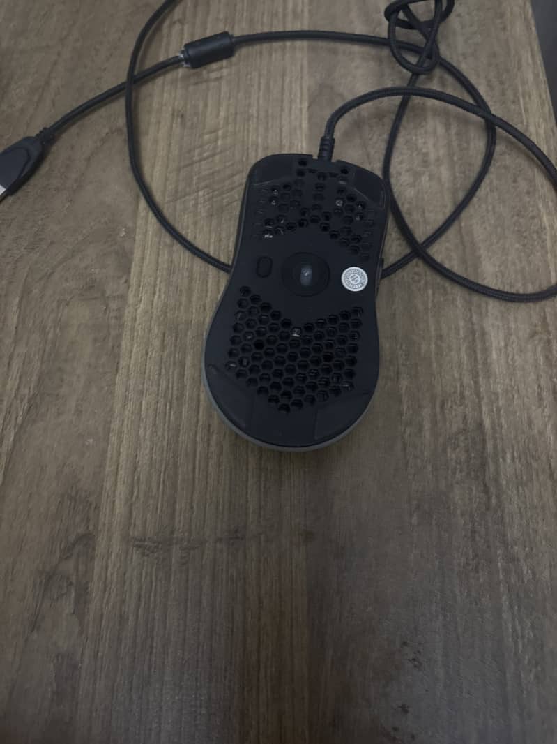 Chinese copy of glorious model O wired mouse 1