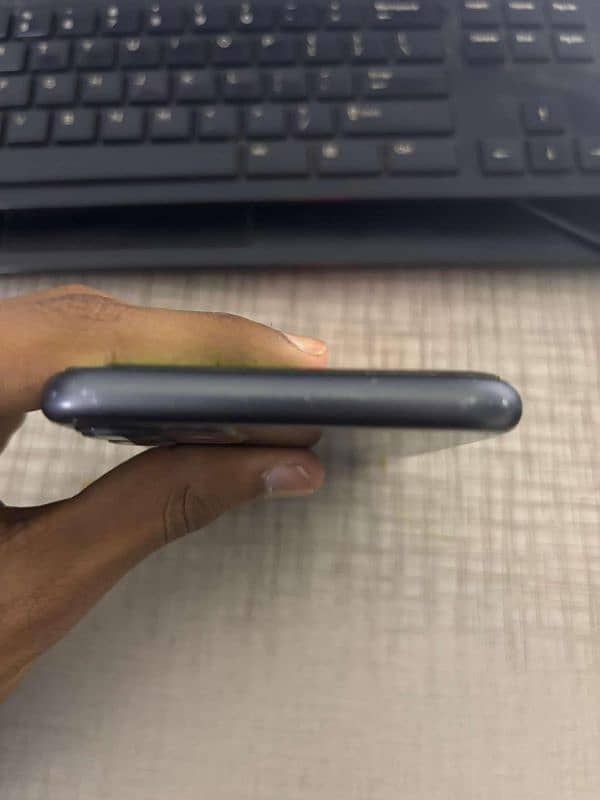 Iphone 11 128gb Official PTA approved 4