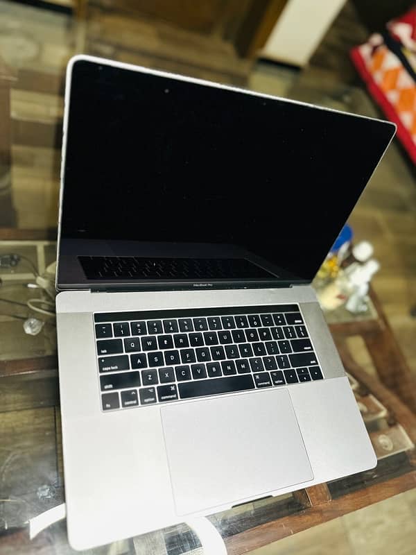 MacBook Pro 2017 Touchbar 15.4 inches 3