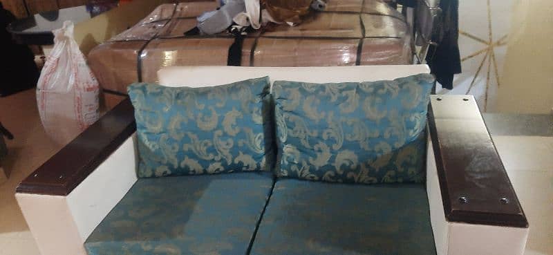 6 seter sofa set+1 center table+2 said table 0