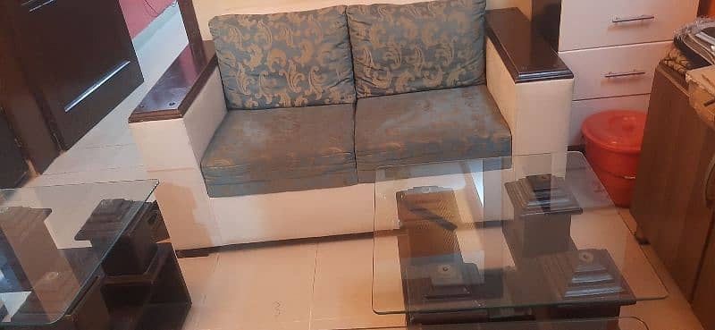 6 seter sofa set+1 center table+2 said table 1