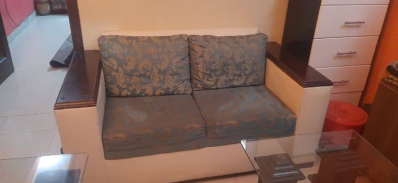 6 seter sofa set+1 center table+2 said table 2