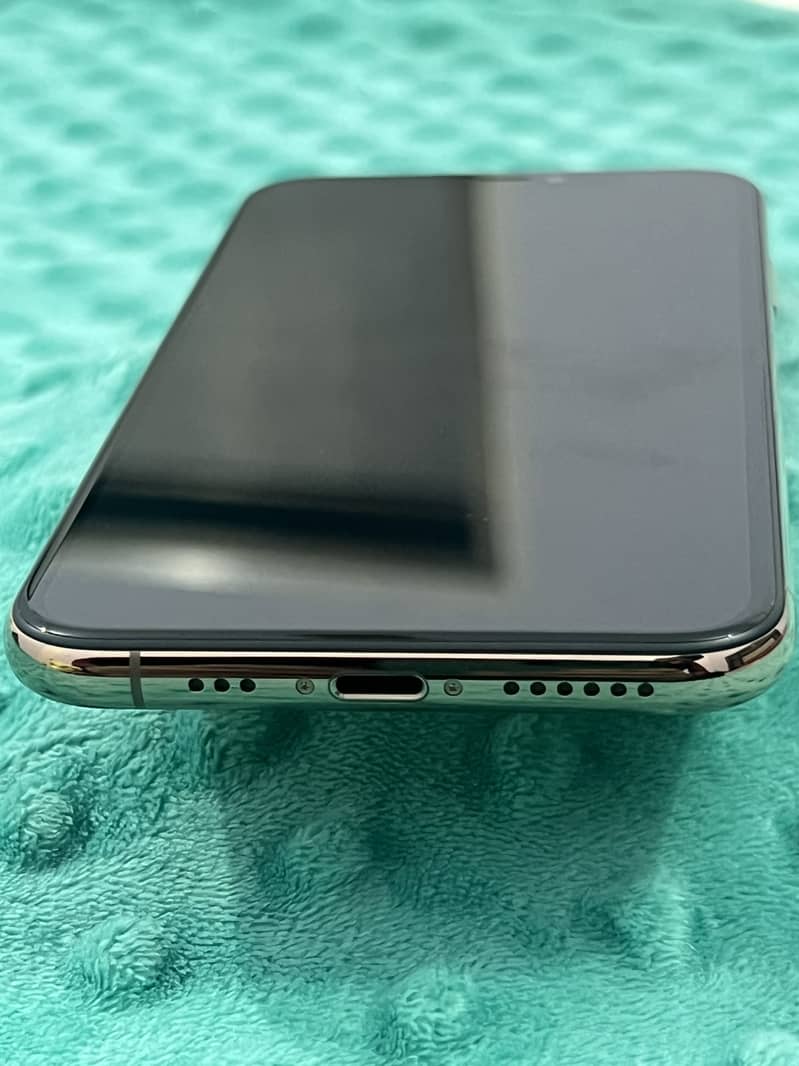 Brand New iPhone XS 64GB 8