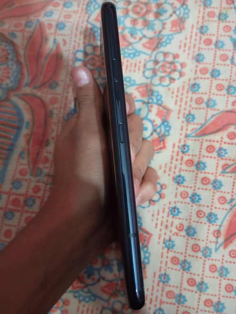 LG G8X ThinQ 6/64 (Panel Broken) 4