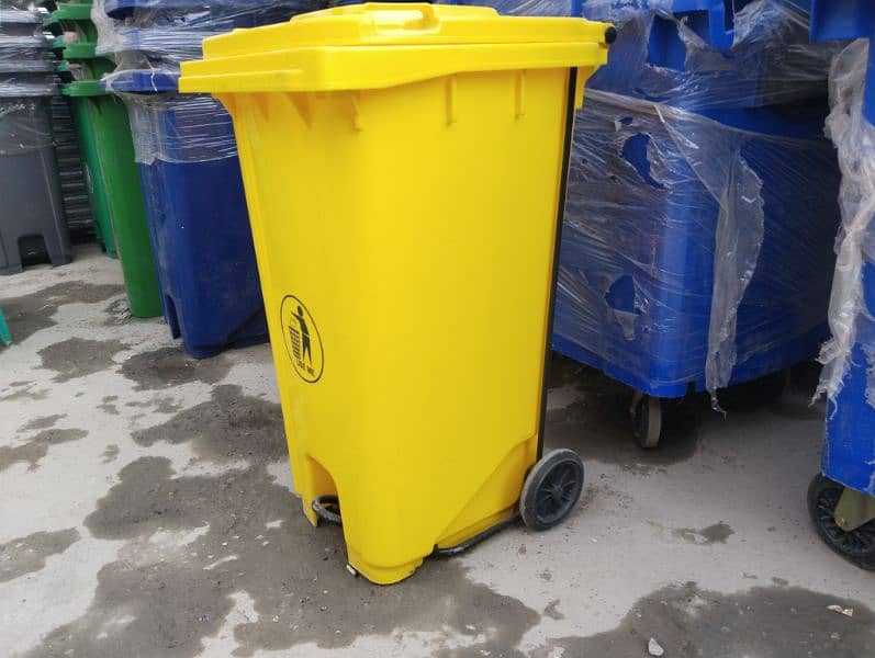 Dustbin 240 liter with center paddle / garbage bin / bin / trashbin 1