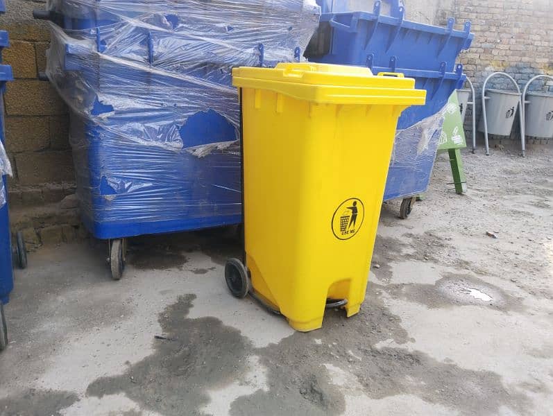 Dustbin 240 liter with center paddle / garbage bin / bin / trashbin 4