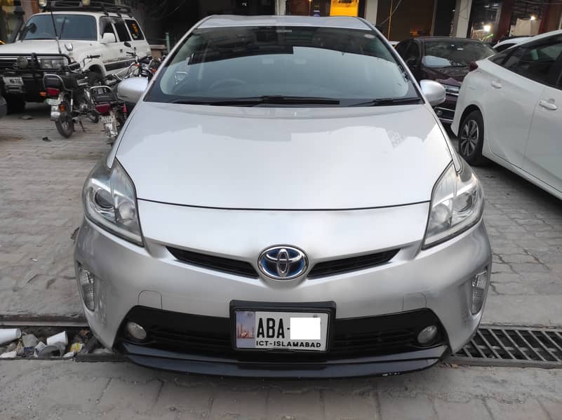 Toyota Prius S 1.8 Hybrid 2013 1