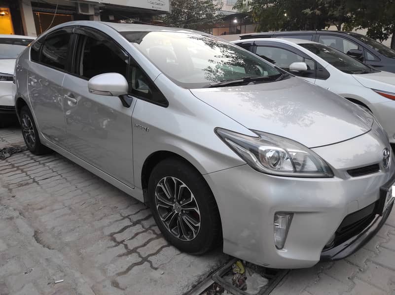 Toyota Prius S 1.8 Hybrid 2013 3