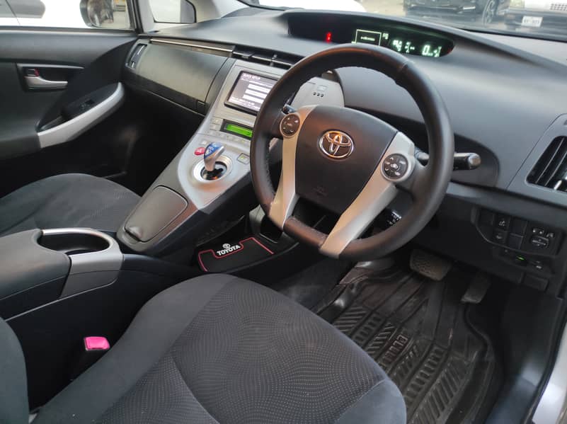 Toyota Prius S 1.8 Hybrid 2013 4