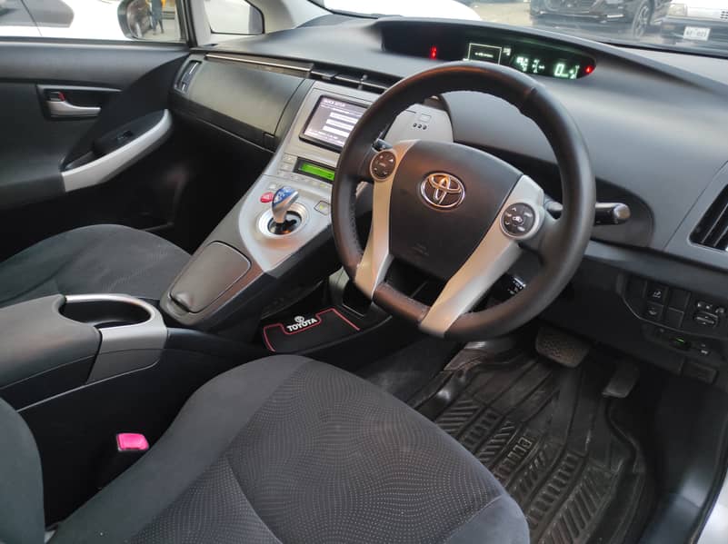 Toyota Prius S 1.8 Hybrid 2013 5