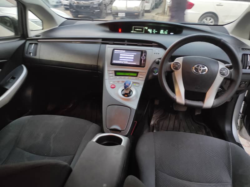 Toyota Prius S 1.8 Hybrid 2013 7