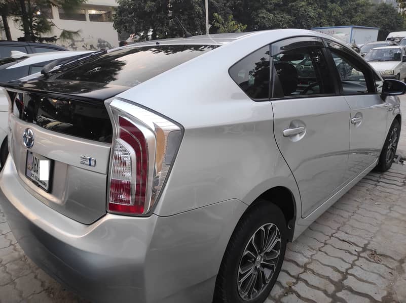 Toyota Prius S 1.8 Hybrid 2013 8