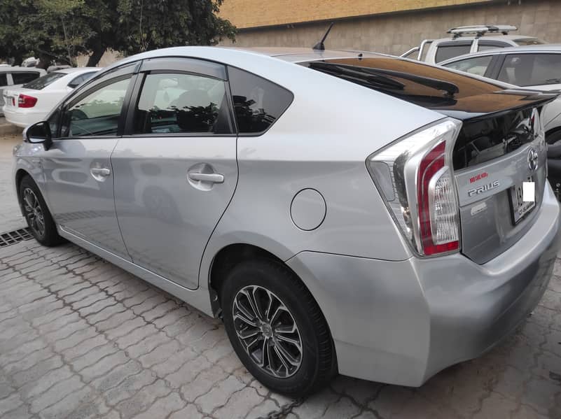 Toyota Prius S 1.8 Hybrid 2013 10