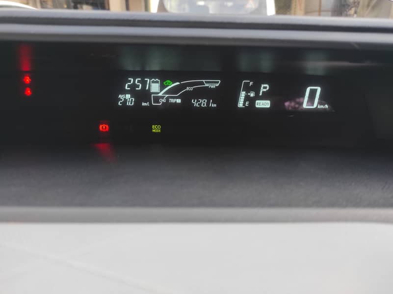 Toyota Prius S 1.8 Hybrid 2013 12