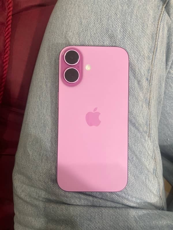 Iphone 16 in pinck color 0