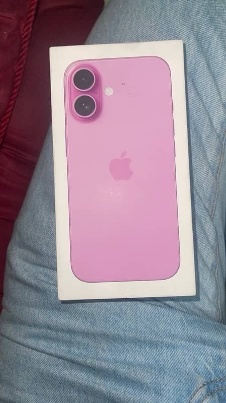 Iphone 16 in pinck color 3