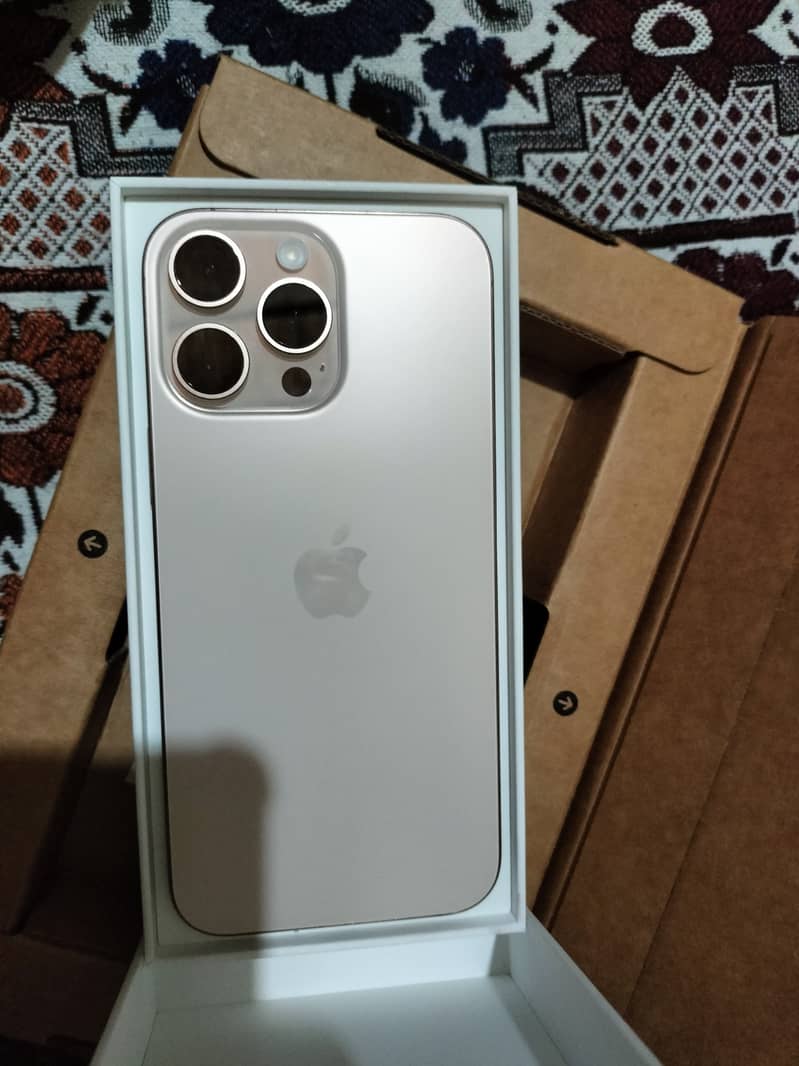 Apple iPhone 16 Pro Max 0