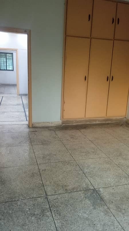 10 MARLA UPPER PORTION FOR RENT IN ALLAMA IQBAL TOWN RAVI BLOCK 1