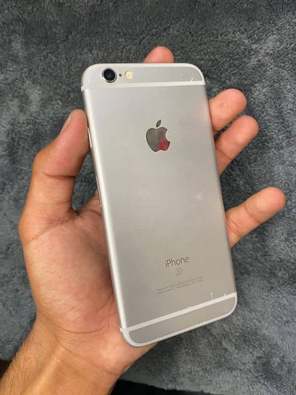 i phone 6s  32GB 1