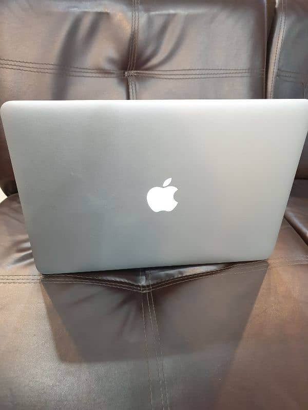 Apple MacBook Air 2017 Core i5 ,8GB RAM, 128GB SSD Hd Graphics 6000 1