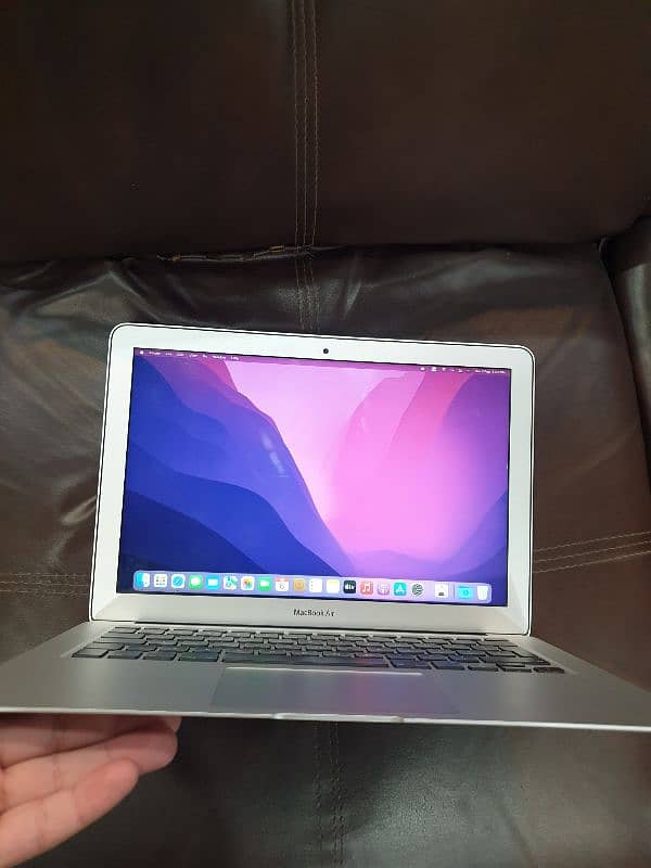 Apple MacBook Air 2017 Core i5 ,8GB RAM, 128GB SSD Hd Graphics 6000 4